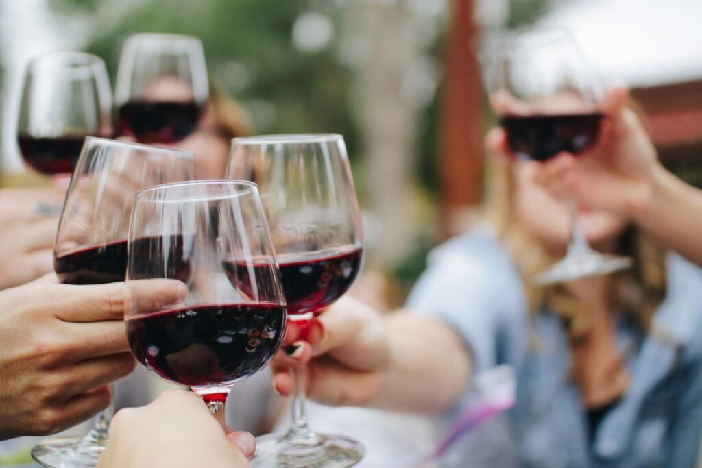 Te toca dar el brindis: la fórmula para emocionar sin morir en el intento